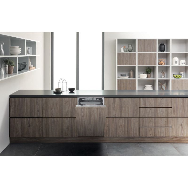 Hotpoint HSIC 3M19 C UK N